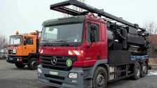Kanalsanierung Fahrzeug rot Rohrreinigungs-Eildienst Uecker GmbH in Hannover