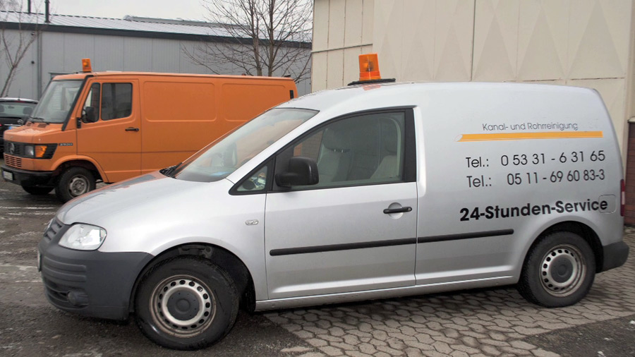 Fahrzeug mit Schriftzug Rohrreinigungs-Eildienst Uecker GmbH in Hannover